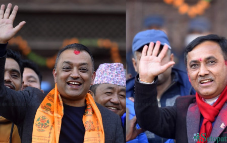 नेपाली कांग्रेसको महामन्त्रीमा विजयी भएपछि गगन थापा (दायाँ) र विश्वप्रकाश शर्मा बिहीबार पार्टी कार्यालय सानेपामा। तस्बिर: निशा भण्डारी/सेतोपाटी